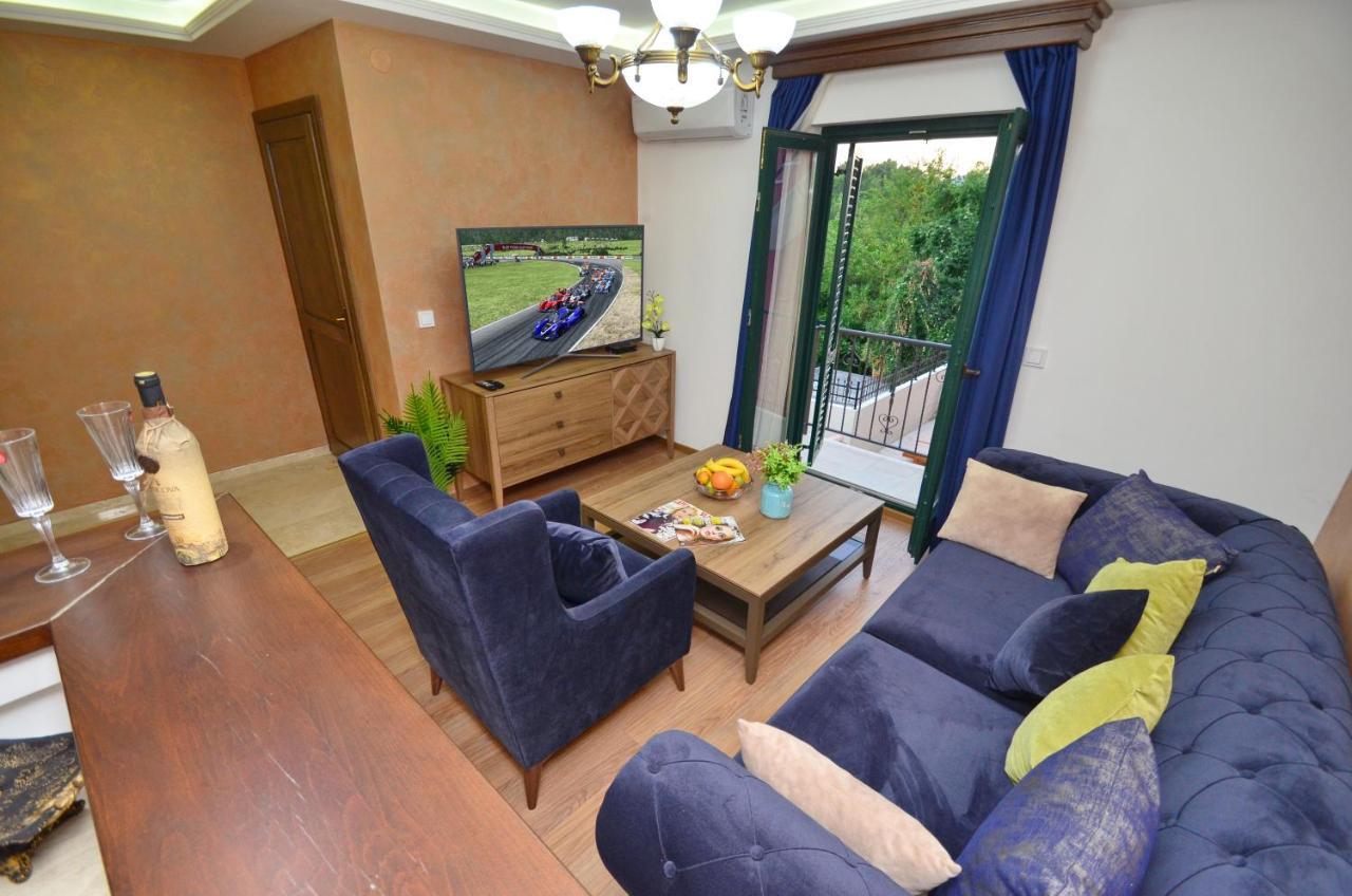 Apartments Lux S Tivat Buitenkant foto