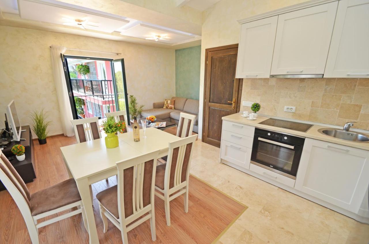 Apartments Lux S Tivat Buitenkant foto